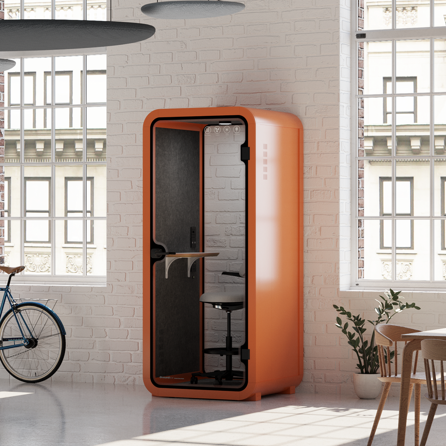 Kontorspod Quell Akustisk Orange / Upgraded Device Shelf / Dark Grey