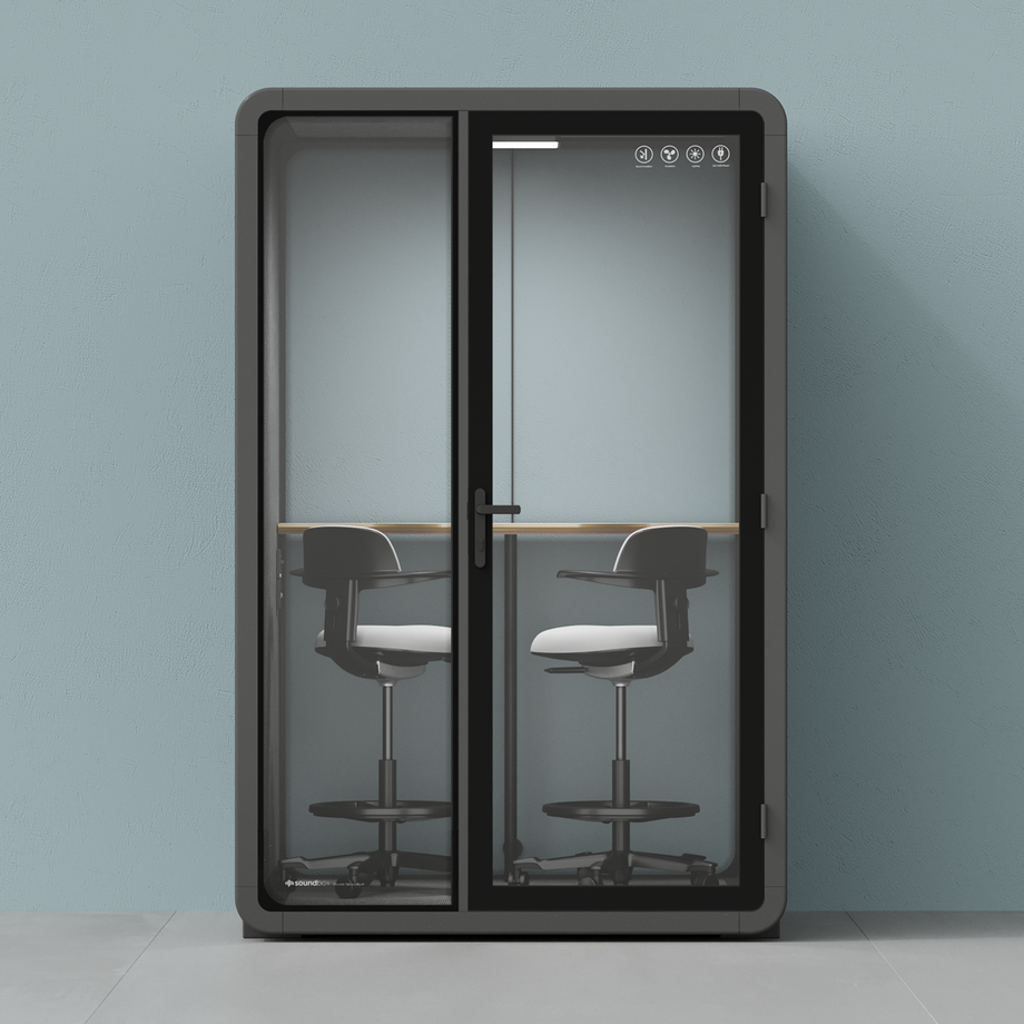 Quell+, 2-Personen-PodWooden / Dark Gray / Dual Zoom Room + Device Shelf + 2 Barstools